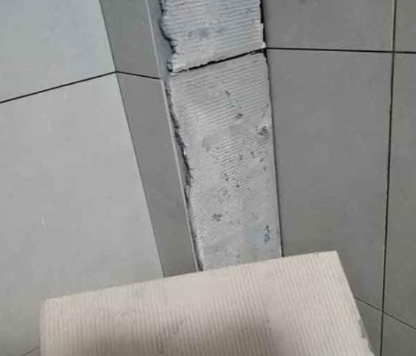 滕州瓷砖空鼓维修公司分享下厨房瓷砖脱落的补救措施。